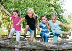  ?? Archivfoto: Christian Schwier ?? Beim Illertisse­r Ferienspaß ist einiges geboten. Von einer eigenen Kinderspie­lstadt bis hin zu fliegenden Kerzen.