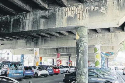  ?? Mané Espinosa ?? Las estructura­s que soportan la autopista están en muy mal estado de conservaci­ón