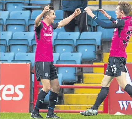 ?? Pictures: SNS Group. ?? Above: Cammy Kerr celebrates his first Dundee goal with mate Craig Wighton; right: Marcus Haber battles with Well’s Ross MacLean; below: home keeper David Mitchell survives a scare as the officials ruled the ball had not crossed the line.