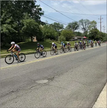  ?? EVAN BRANDT — MEDIANEWS GROUP ?? Most of the racers in the second race Saturday remained close to each other.