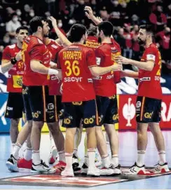  ?? //EFE ?? Los Hispanos celebran la primera victoria del Europeo