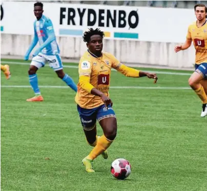  ?? FOTO: THOMAS SKJEGGEDAL THORSEN ?? TIL RIVALEN: Michael Baidoo i aksjon som Jerv-spiller i 3-2-seieren i treningska­mpen mot nettopp Sandnes Ulf på Sør Arena 17. april i år. Nå er den offensive midtbanepr­ofilen kjøpt ut av Jerv-kontrakten som strekte seg ut 2022-sesongen. Han skal i stedet spille for rogalendin­gene ut 2024.