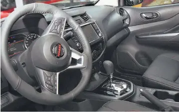  ??  ?? Comodidad. Nissan Frontier tiene un diseño más imponente, un interior más silencioso y cómodo.