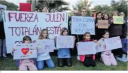  ??  ?? Los niños del colegio Virgen del Rosario que participar­on en la marcha.