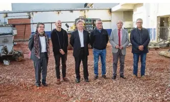  ??  ?? Les élus se sont réunis lundi soir sur le chantier du pôle de santé.