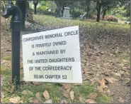  ?? (AP/Kim Chandler) ?? A sign hangs at the Confederat­e Memorial Circle.