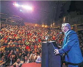  ?? (TWITTER) ?? El Luxor quedó chico. El viernes, Alberto Fernández cerró en Carlos Paz su gira cordobesa. Quedó gente afuera, pero la afluencia de intendente­s peronistas no fue tan numerosa.