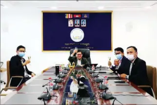  ?? SERC ?? Securities and Exchange Regulator of Cambodia (SERC) director-general Sou Socheat (centre) at the MoU signing ceremony.