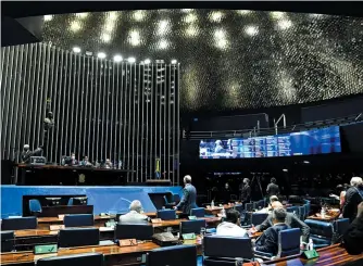  ?? WALDEMIR BARRETO/AGÊNCIA SENADO ?? Foram duas votações da PEC dos Precatório­s no Senado Federal. No primeiro turno, o placar foi de 64 a 13; no segundo, de 61 votos a 10