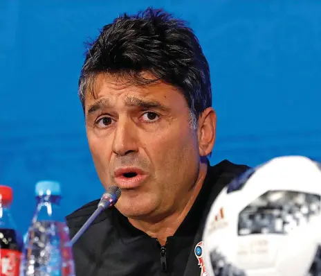  ??  ?? Massimo Busacca, dirigente da arbitragem da FIFA, não parece estar muito certo do papel do VAR