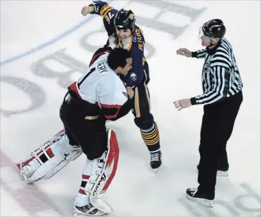  ?? CANADIAN PRESS FILE PHOTO ?? Sabres’ Andrew Peters fights Ottawa Senators goalie Ray Emery in Buffalo on Feb. 22, 2007.