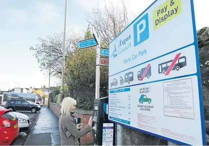  ?? Picture: Gareth Jennings. ?? Rhona Fenton pays for her parking at the Myre car park in Forfar.
