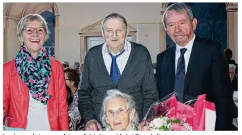  ??  ?? Les doyens du jour, encadrés par Sylvie Lenouriche­l et Pierre Lefèvre.