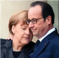  ??  ?? Réconfort. François Hollande et Angela Merkel le 11 janvier 2015, à l’Élysée, après les attentats qui ont endeuillé la France.