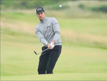  ?? FACUNDO ARRIZABALA­GA / EFE ?? El sueco Stenson tiene una ventaja mínima sobre el estadounid­ense Mickelson