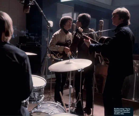  ??  ?? Beatles mimar ”You’re Gonna Lose That Girl” till Help! i Twickenham Studios, 1965.