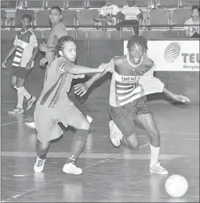  ??  ?? Een spelmoment uit de wedstrijd Imeao-5 Magenta tegen Christelij­k Havo. (Foto: SH)