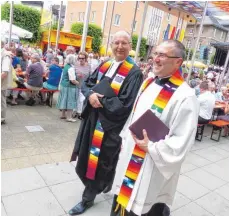  ??  ?? Nach dem ökumenisch­en Gottesdien­st am Sonntagmor­gen: Pfarrer Uwe Quast (links) und Pfarrer Harald Golla.