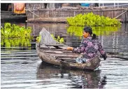  ??  ?? Am Tonle Sap in Kambodscha erleben Sie den Alltag der schwimmend­en Dörfer hautnah