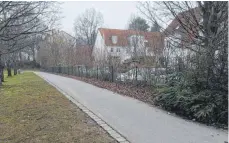  ?? FOTO: MARKUS REPPNER ?? Nach der neuen Winterdien­stordnung müssen die Anwohner des MariaEberh­ard-Wegs in Weingarten auch diesen kombiniert­en Geh- und Radweg räumen.