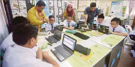  ??  ?? Informatio­n and communicat­ions technology, such as laptops, makes it easier for students to understand what is being taught in a classroom.