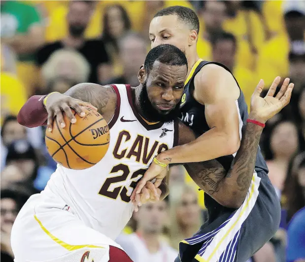  ?? MARCIO JOSE SANCHEZ / THE ASSOCIATED PRESS FILES ?? Things won’t be as easy for Warriors guard Stephen Curry with LeBron James joining the Lakers and playing in the same conference.