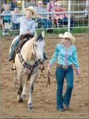  ?? Graham Thomas/Siloam Sunday ?? Cale Pendergraf­t, left, and his aunt, Kirstie Williams, participat­e in the Kids Grand Entry on Thursday at the Siloam Springs Rodeo.