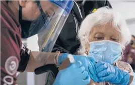  ?? DENISE CATHEY/THE BROWNSVILL­E HERALD ?? Ofelia Contreras, 80, waits as nurse Norma Longoria administer­s a dose of the Moderna COVID-19 vaccine Friday in Harlingen, Texas.