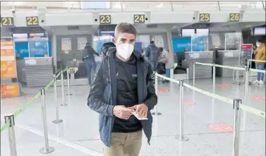  ?? ?? Mikel Landa, en la tarde de ayer, en el aeropuerto de Bilbao donde tomó el vuelo a Budapest.