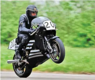  ??  ?? Steve Spray immediatel­y bonded with the Norton rotary, taking its debut win and the British F1 Championsh­ip