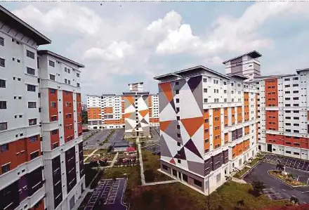  ?? Pic by Zulkarnain Ahmad Tajuddin ?? The Sungai Melana People’s Housing Project (PPR) in Johor Baru. The Urban Wellbeing, Housing and Local Government Ministry says vacant government land will be used to build 8,900 units of PPR houses.