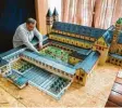  ?? Foto: dpa ?? Reinhold Dukat hat den Dom aus ge‰ schätzten 2,5 Millionen Legosteine­n nachgebaut.