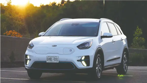  ??  ?? The 2020 Kia Niro EV’s front fascia clearly shows it’s an electrifie­d drive, compared to the Leaf’s more convention­al look.
