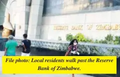  ?? File photo: Local residents walk past the Reserve Bank of Zimbabwe. ??
