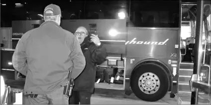  ?? AP PHOTO/NICHOLAS K. GERANIOS ?? In this Thursday photo, a worker (right) speaks with a Customs and Border Protection agent seeking to board a Greyhound bus headed for Portland, Ore., at the Spokane Intermodal Center, a terminal for buses and Amtrak in Spokane, Wash.