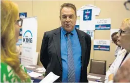  ?? YUTAO CHEN/STAFF PHOTOGRAPH­ER ?? Democratic gubernator­ial candidate Jeff Greene speaks with members of the public before the state Democrats’ annual June conference and fundraisin­g dinner.