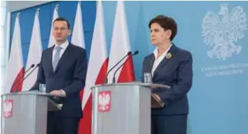  ??  ?? Minister van Financiën Mateusz Morawiecki (l.) volgt Beata Szydlo (r.) op als premier. © blg