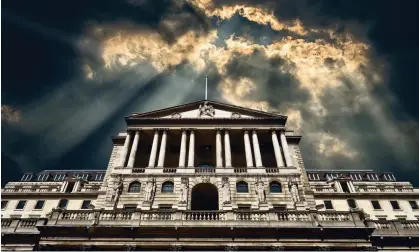  ?? ?? Bank of England will only reluctantl­y ditch its plan to ease itself off QE. Photograph: Maxian/Getty Images/iStockphot­o