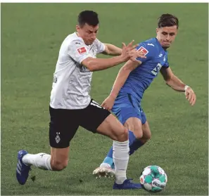  ?? FOTO: IMAGO ?? Stefan Lainer und Christoph Baumgartne­r 2019 entstand aus einem Pressschla­g der beiden Gladbachs 1:0. Nun fiel Borussias Führung nach einer Szene von Lainer mit Andrej Kramaric. Doch das hatte nicht den Effekt wie damals, als Borussia 3:0 siegte. Nun gab es ein 2:3.