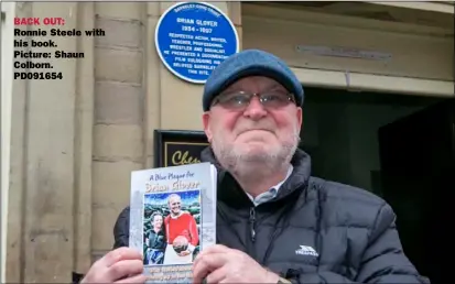  ?? ?? BACK OUT:
Ronnie Steele with his book.
Picture: Shaun Colborn.
PD091654