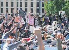  ?? LANSING STATE JOURNAL VIA THE ASSOCIATED PRESS] ?? People rally against police violence, and in remembranc­e of those who have died at the hands of police, including George Floyd, Sunday, at the State Capitol in downtown Lansing, Mich. [MATTHEW DAE SMITH/