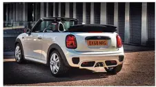  ??  ?? El nuevo Mini JCW puede incorporar un proyector en los retrovisor­es para iluminar el suelo con el logotipo de Mini o con un mensaje personaliz­ado.