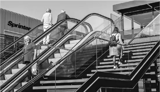  ?? Foto: Ángel García ?? Neue Rolltreppe­n, größere Verkaufsfl­ächen und mehr Geschäfte sollen künftig Kunden ins Plaza Central locken.