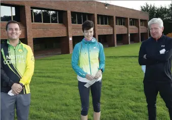  ??  ?? Michael Flynn and Kierna O’Connor of North Cork AC pictured with athlete Fiona Britton prior to the start of the elite half-marathon in Charlevill­e.