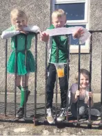  ?? ?? Ella, Brian and Norah doing the egg drop.