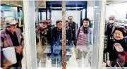  ?? YAGINUMA, FOR THE YOMIURI SHIMBUN] [PHOTOS BY TAKU ?? Visitors look at the Kinsakumei Tekken gold-inlaid iron sword at the Saitama Prefectura­l Museum of the Sakitama Ancient Burial Mounds in Gyoda, Japan.