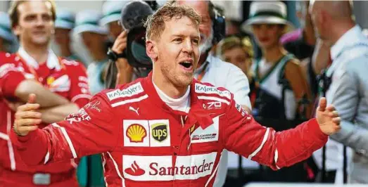  ?? Foto: Mark Horsburgh, Reuters ?? Seid umschlunge­n: Sebastian Vettel fuhr nach  Rennen ohne Sieg wieder einmal als Erster ins Ziel.