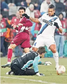  ??  ?? READY FOR SAN SIRO: Inter Milan’s Alejandro Guarin Vasquez Fredy (right) vies for the ball with CFR Cluj’s goalkeeper Mario Felgueiras during their UEFA Europa League round of 32 in Cluj, northern Romania. Inter Milan won on 5-0 aggregate.— AFP photo