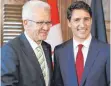  ?? FOTO: DPA ?? Spontantre­ffen in Ottawa: Winfried Kretschman­n (Grüne), Justin Trudeau.