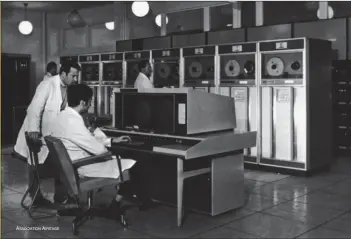  ?? ASSOCIATIO­N AIRITAGE ?? Le superordin­ateur CDC 6600 utilisé pour le programme Concorde.